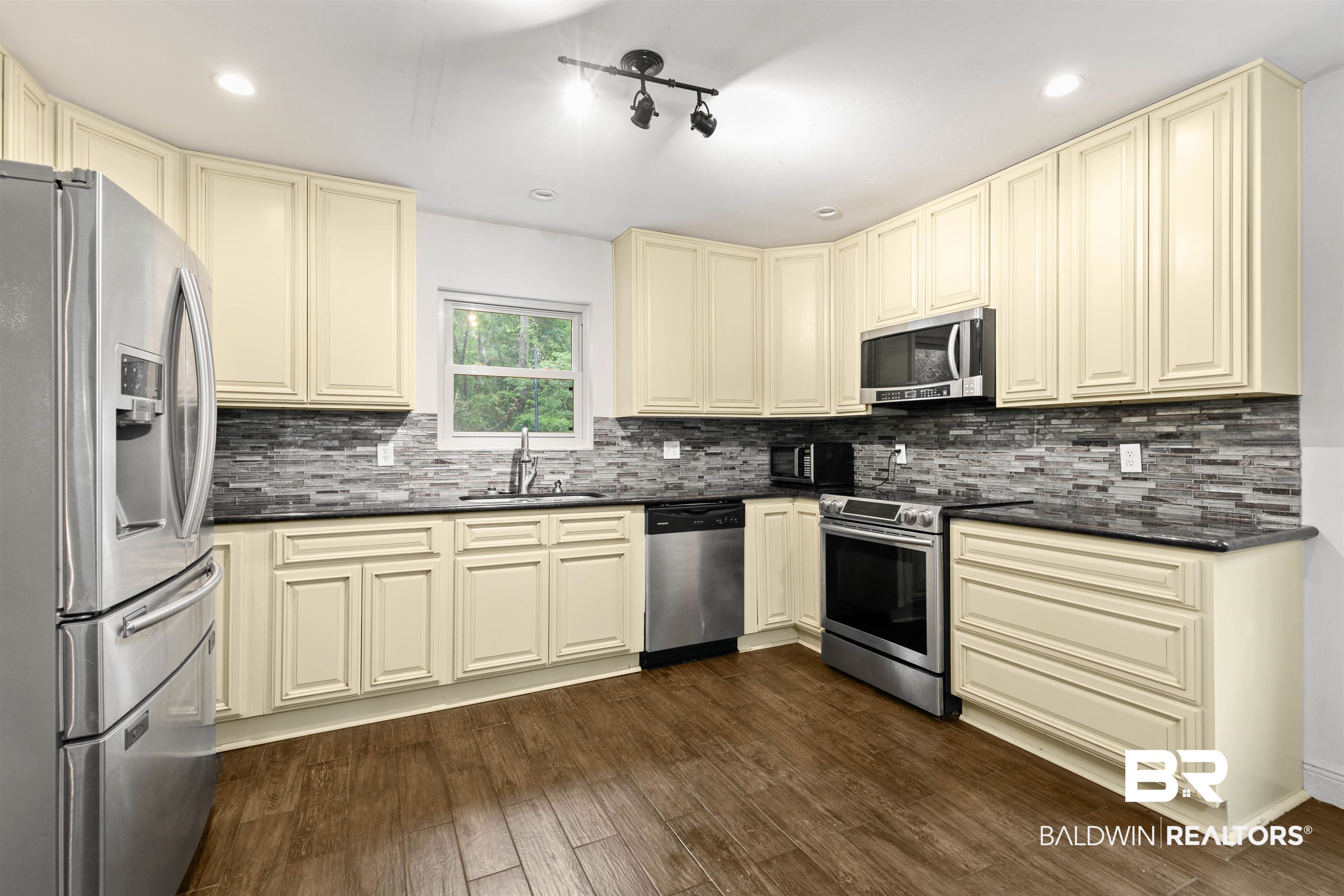 2728 Lost River Road Mobile, AL 36605 - Photo 15 of 49