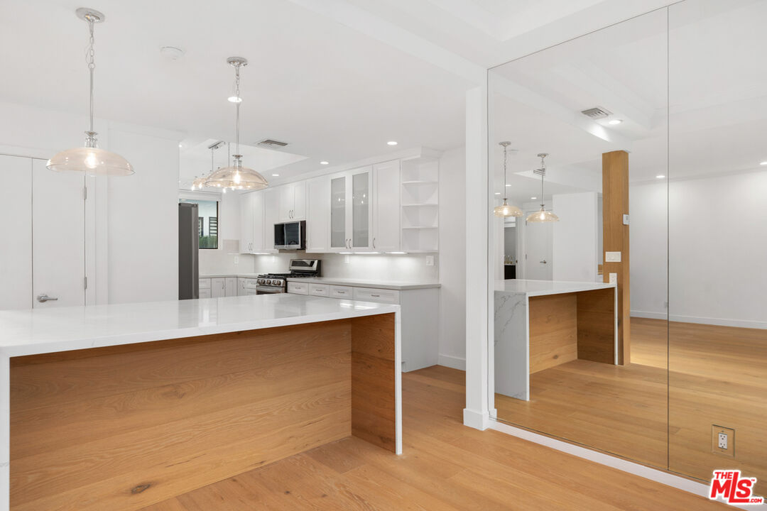 234 South Tower Drive, Unit 2 Beverly Hills, CA 90211 - Photo 16 of 54