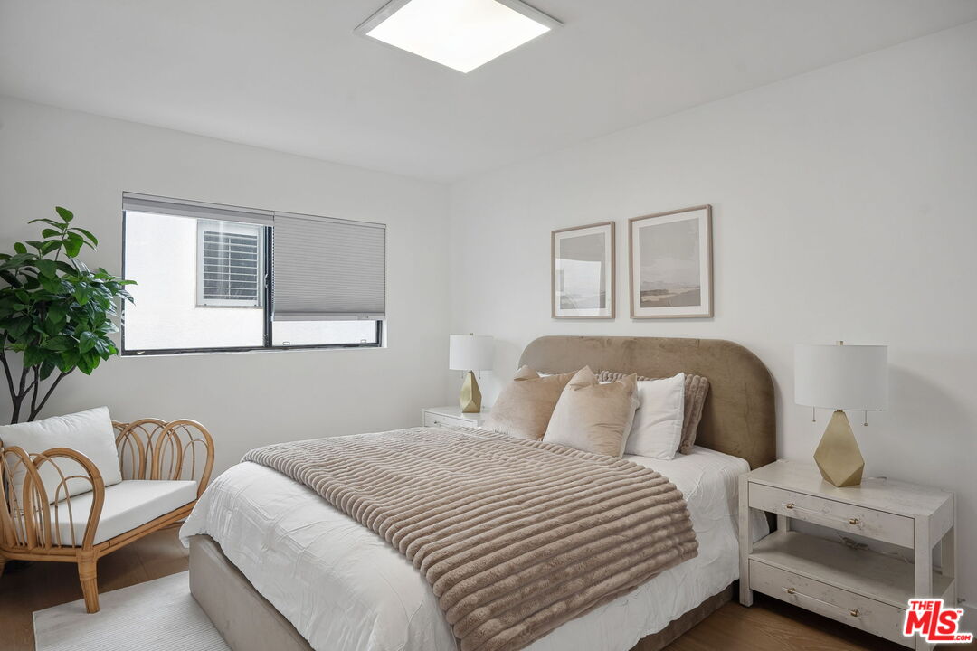 234 South Tower Drive, Unit 2 Beverly Hills, CA 90211 - Photo 26 of 54 a bedroom with a bed and a couch