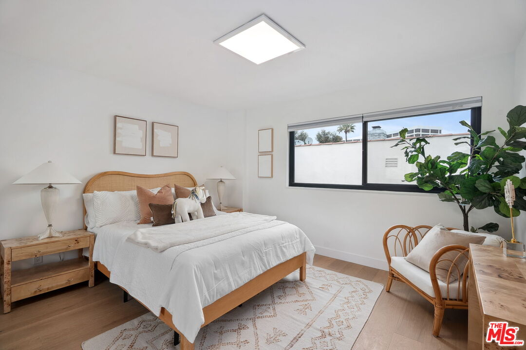 234 South Tower Drive, Unit 2 Beverly Hills, CA 90211 - Photo 31 of 54 a bedroom with a bed and a couch