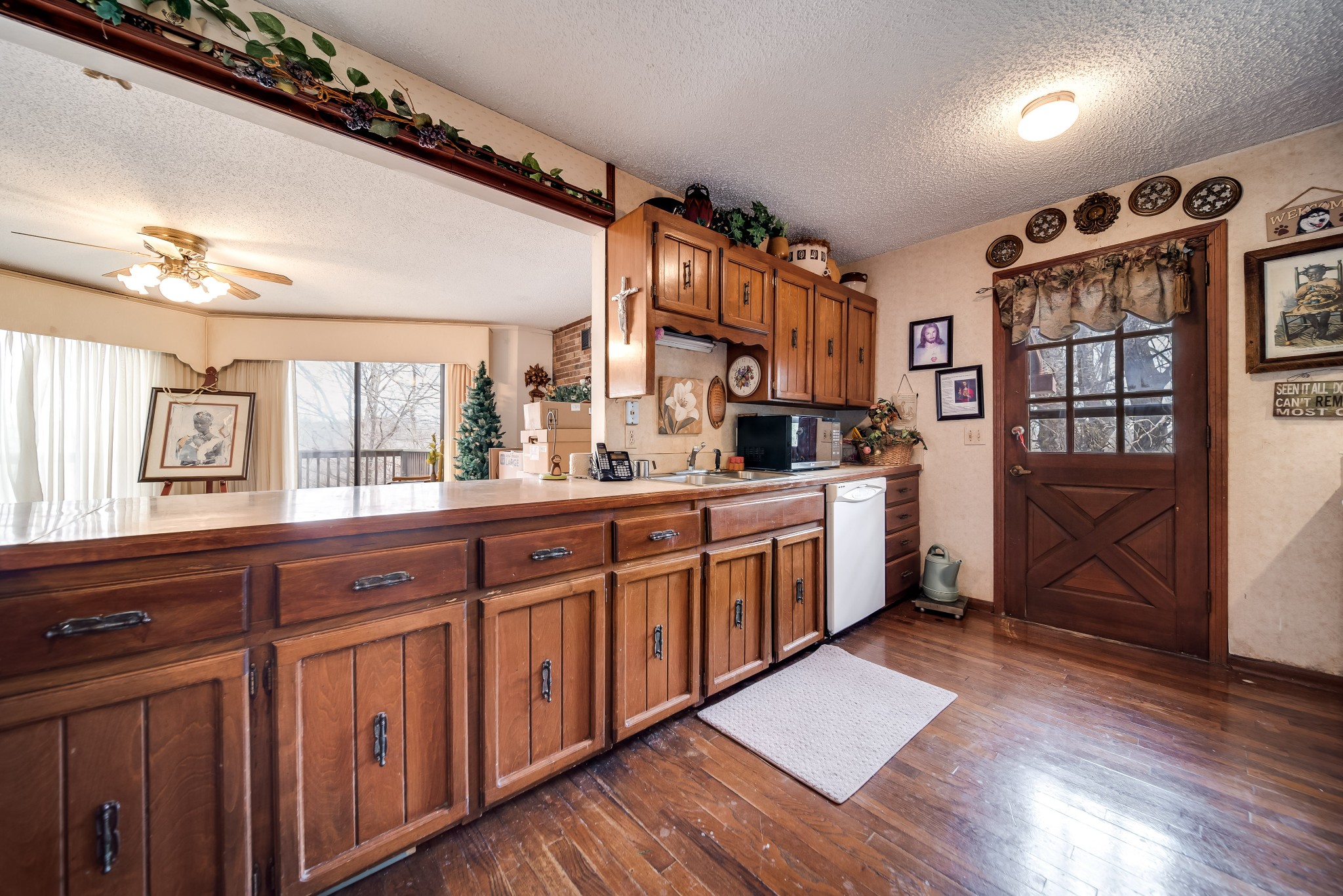 6040 New Cut Road Springfield, TN 37172 - Photo 12 of 37 a kitchen with sink cabinets and window