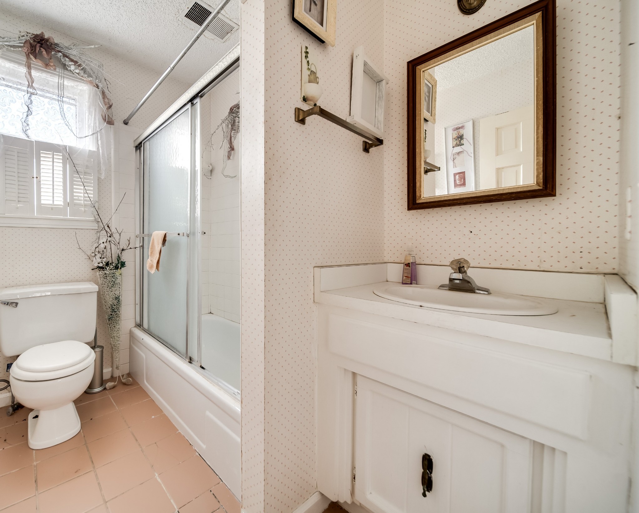 6040 New Cut Road Springfield, TN 37172 - Photo 18 of 37 a bathroom with a sink and a mirror