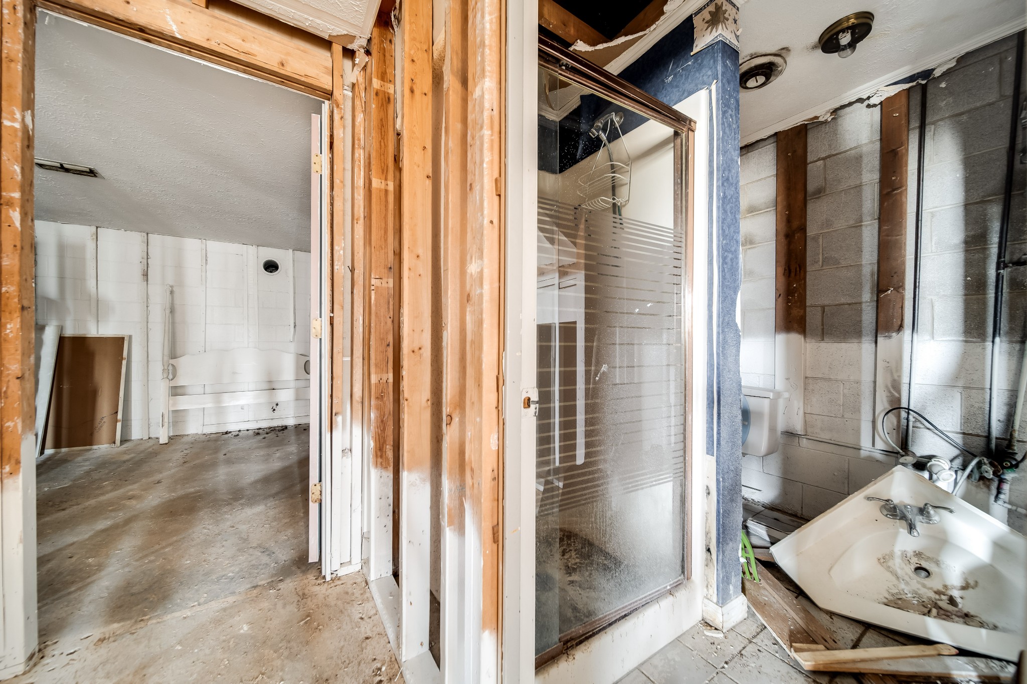6040 New Cut Road Springfield, TN 37172 - Photo 26 of 37 a bathroom with a sink and mirror