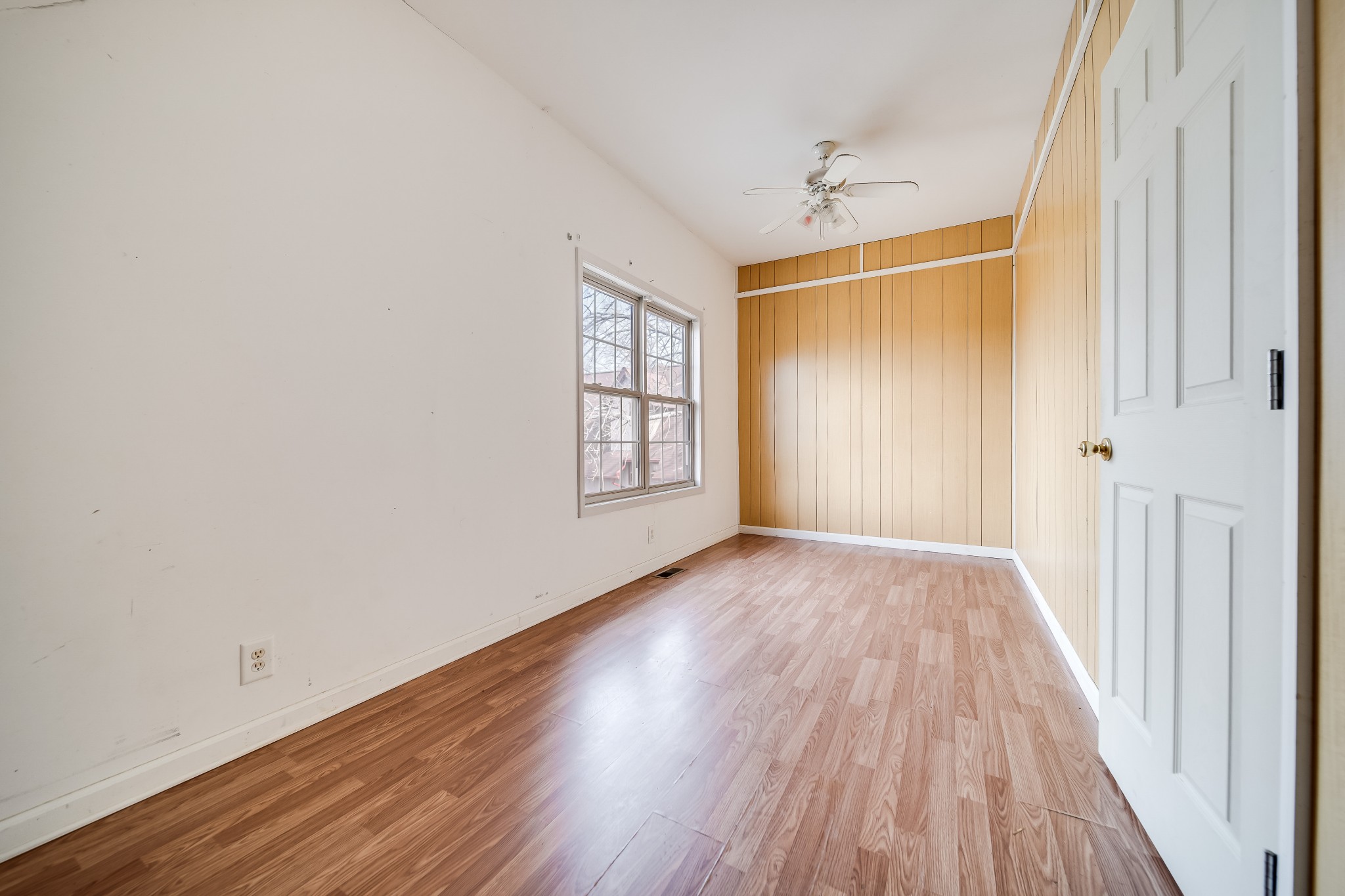 6040 New Cut Road Springfield, TN 37172 - Photo 31 of 37 an empty room with wooden floor and windows