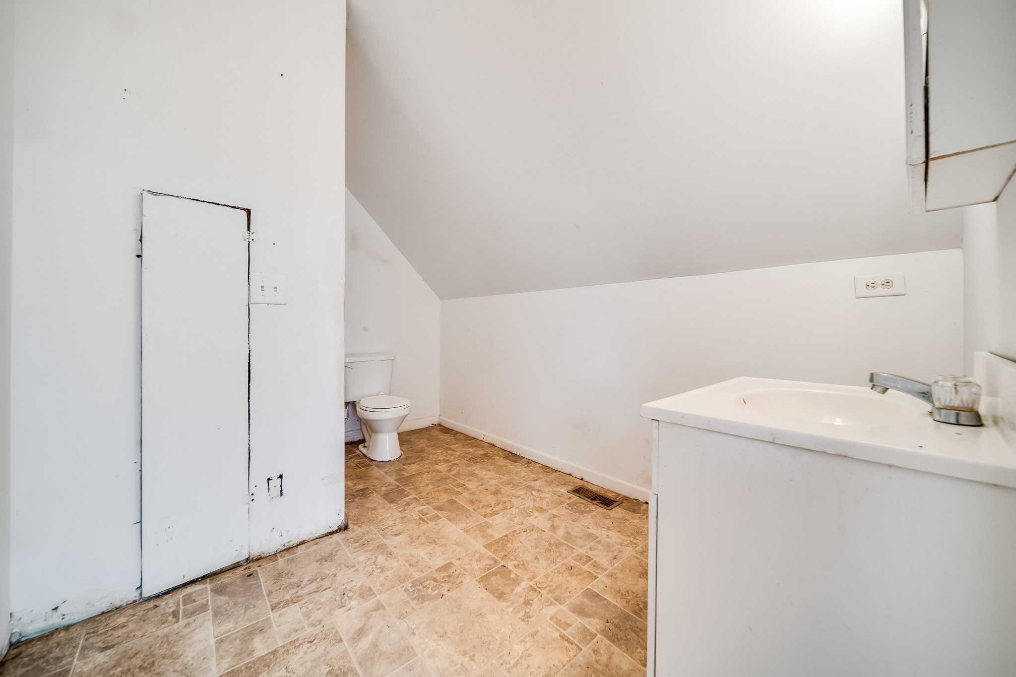 6040 New Cut Road Springfield, TN 37172 - Photo 32 of 37 a utility room with dryer and washer