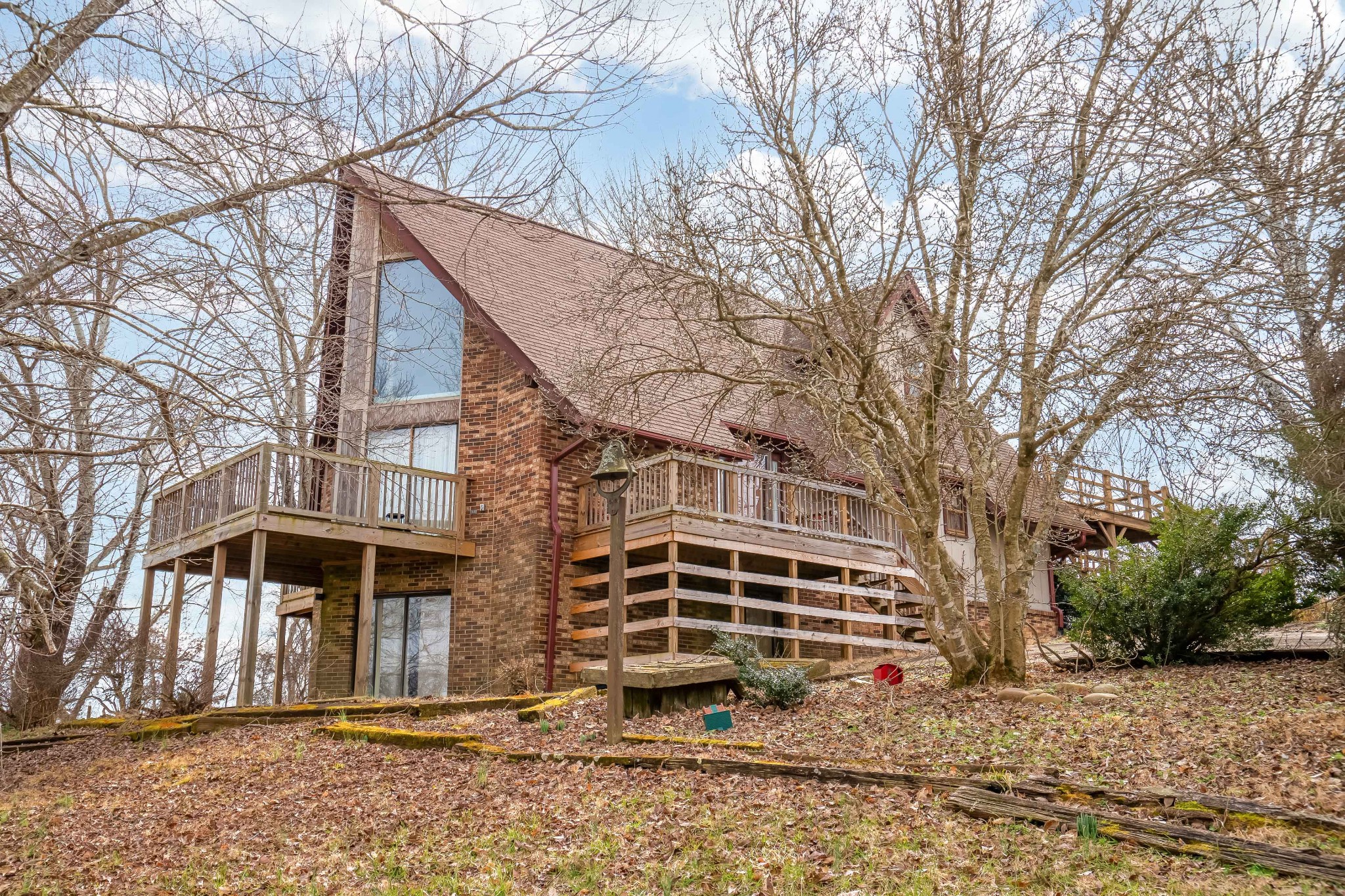 6040 New Cut Road Springfield, TN 37172 - Photo 4 of 37 a front view of a house with a yard