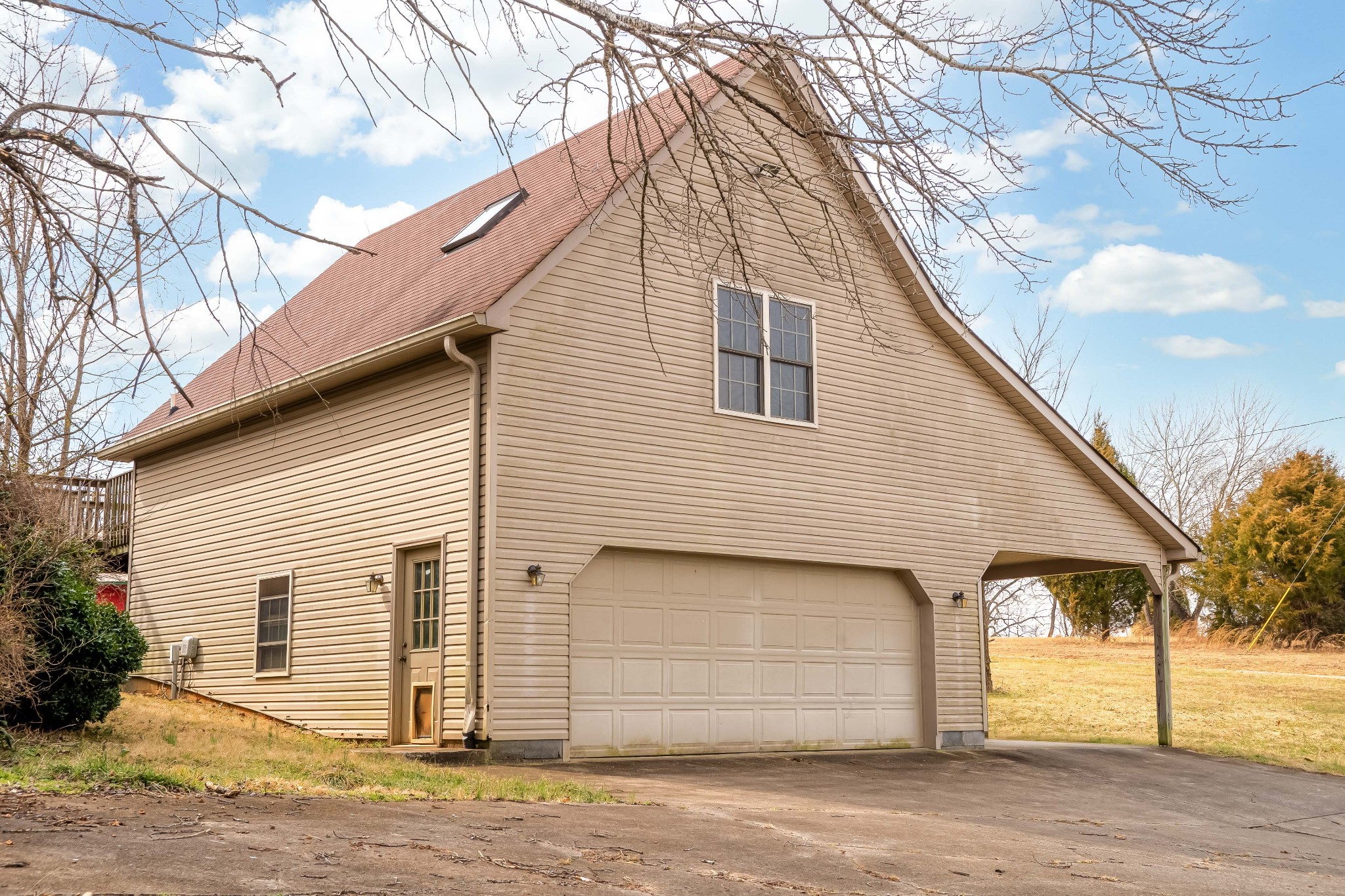 6040 New Cut Road Springfield, TN 37172 - Photo 8 of 37 a view of a white house with a large tree