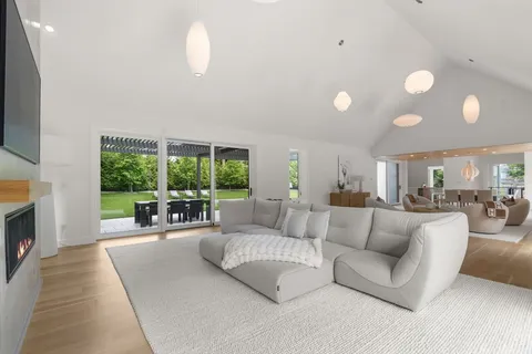 $5,695,000 | 21 White Oak Road, Newton, MA 02468