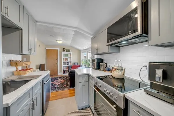 $2,300 | 67 Bonair Street, Unit 3, Somerville, MA 02145