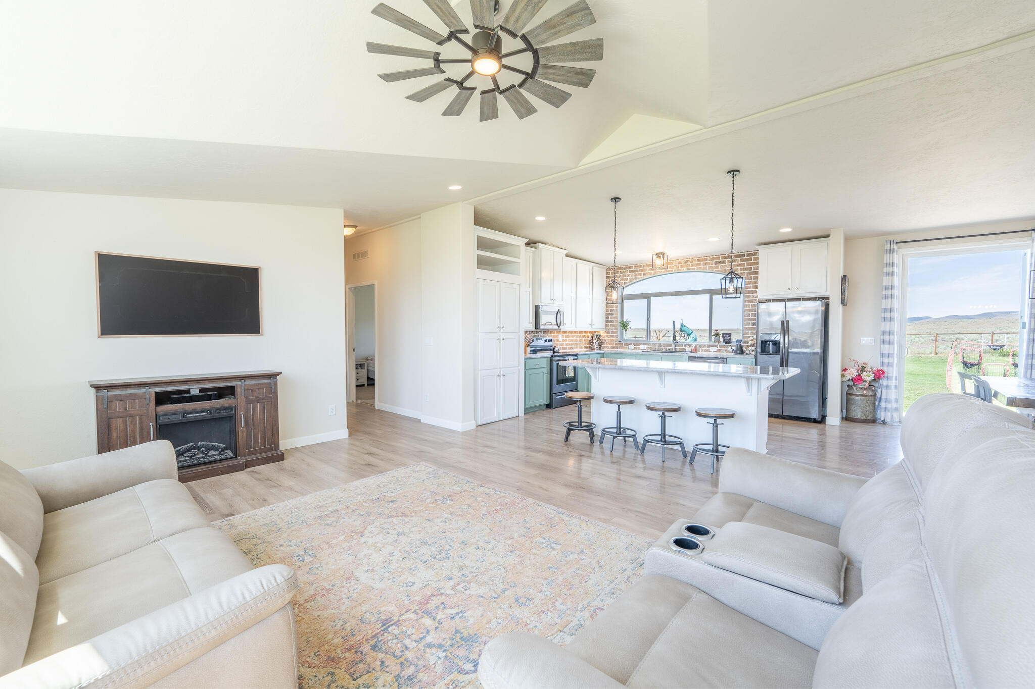275 Cutoff Road Bellevue, ID 83313 - Photo 7 of 37 Living Room