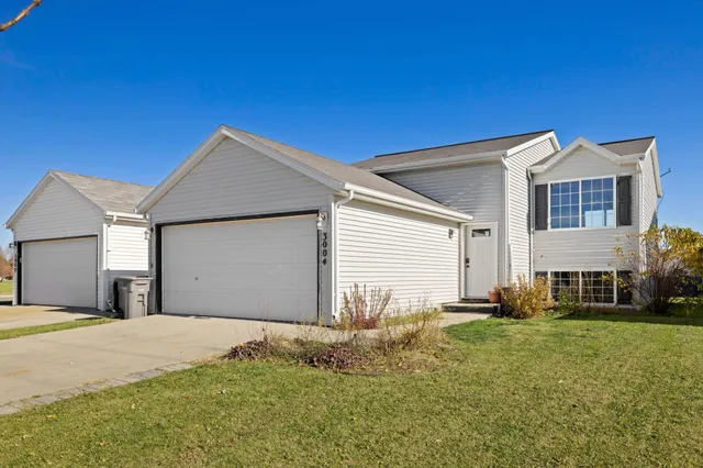 $235,000 | 3004 32nd Street South, Moorhead, MN 56560