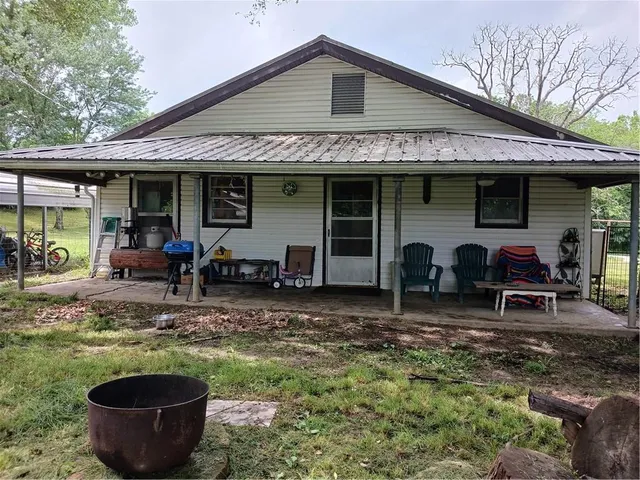 $250,000 | 871 Southwest 301st Road, Chilhowee, MO 64733