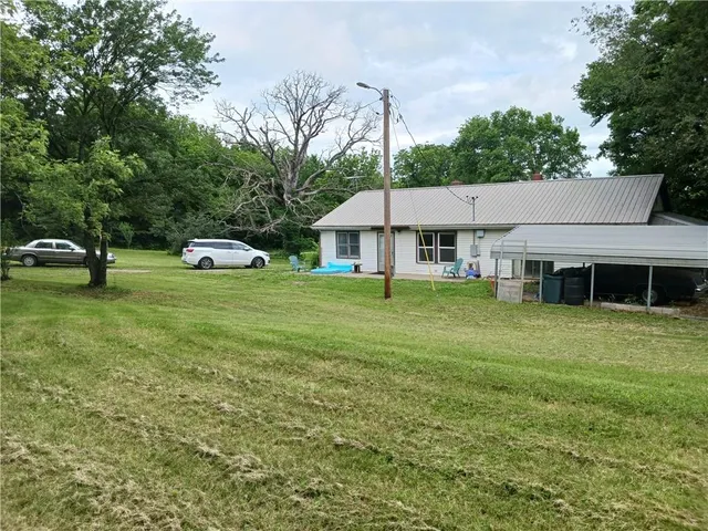 $250,000 | 871 Southwest 301st Road, Chilhowee, MO 64733