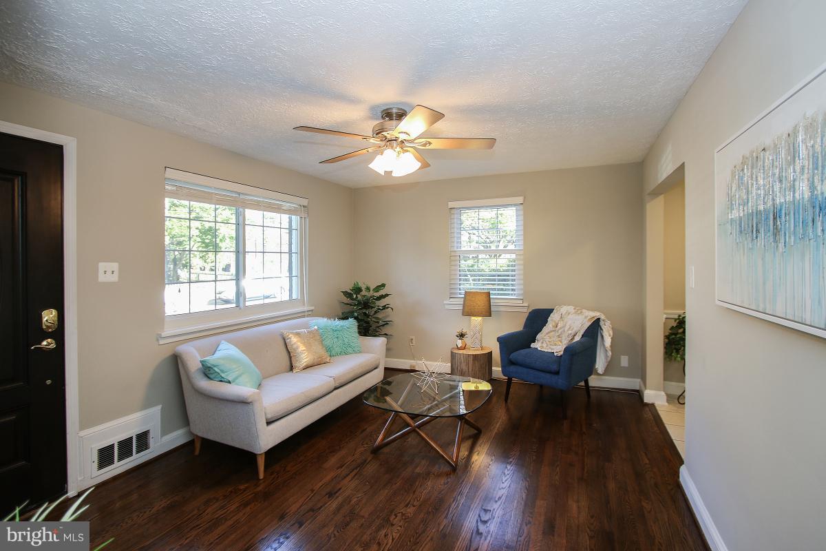 3306 Fayette Road Kensington, MD 20895 - Photo 5 of 30 Living Room
