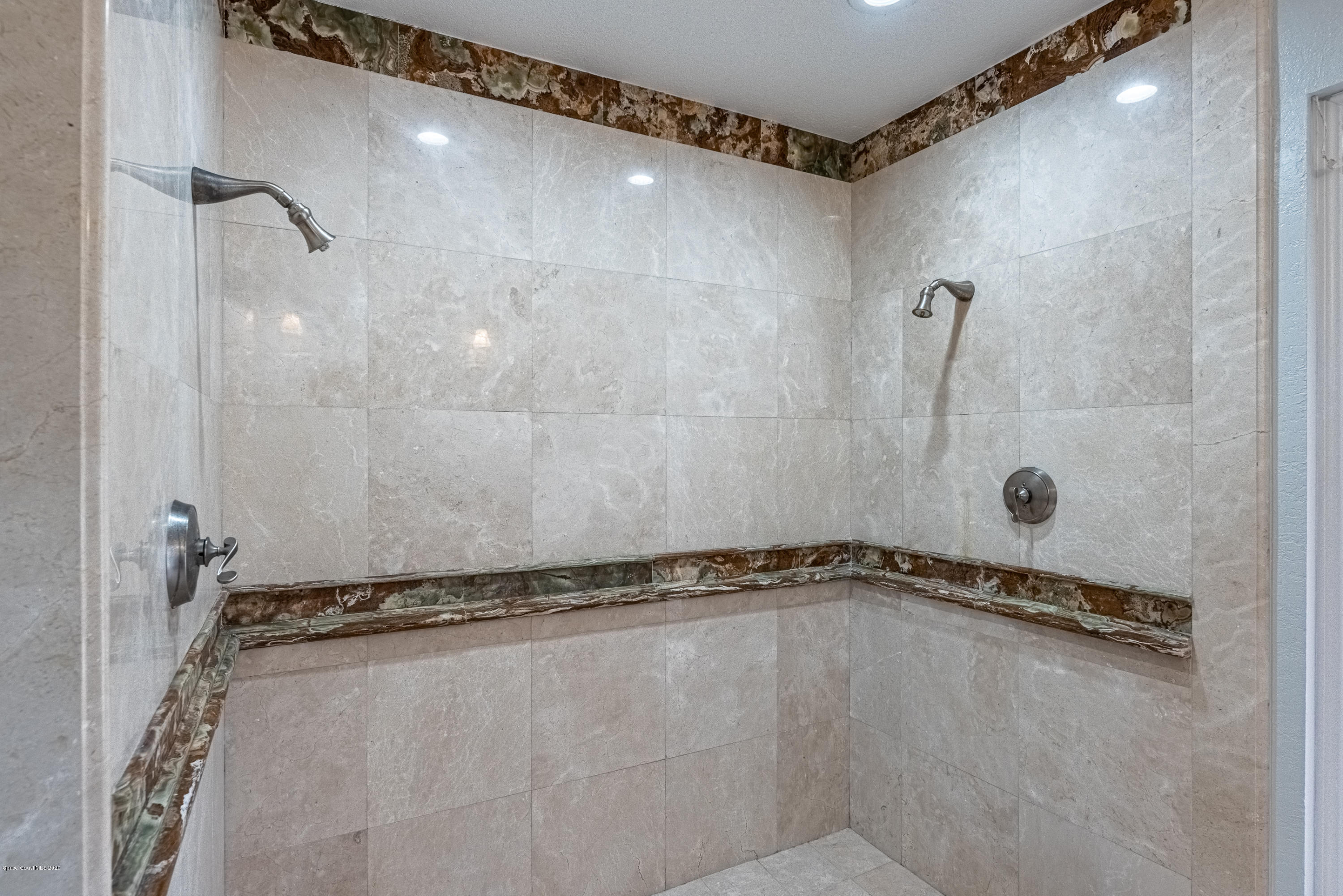4300 Pinewood Road Melbourne, FL 32934 - Photo 27 of 60 a close view of a shower in bathroom
