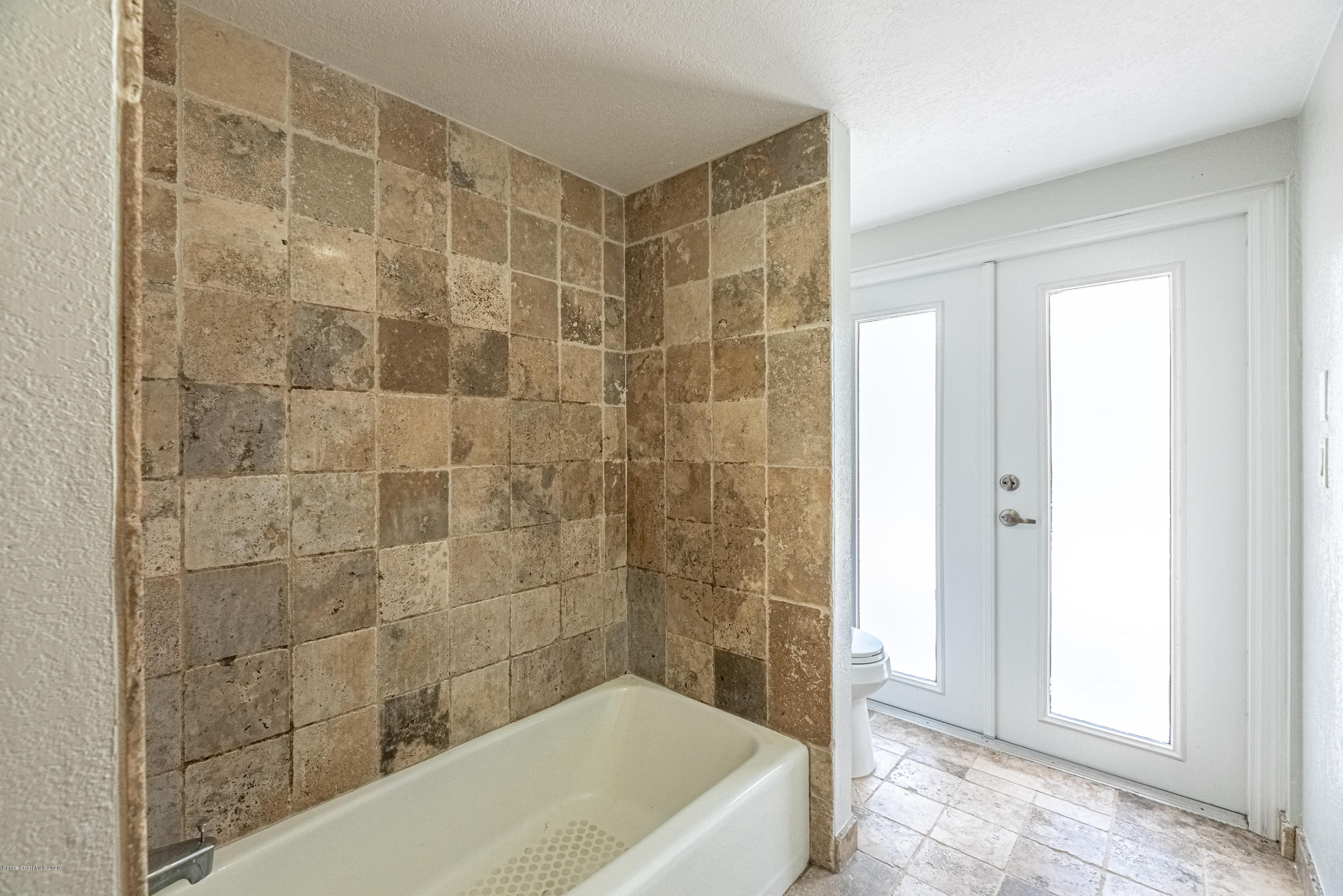 4300 Pinewood Road Melbourne, FL 32934 - Photo 31 of 60 a bathroom with a bathtub and shower