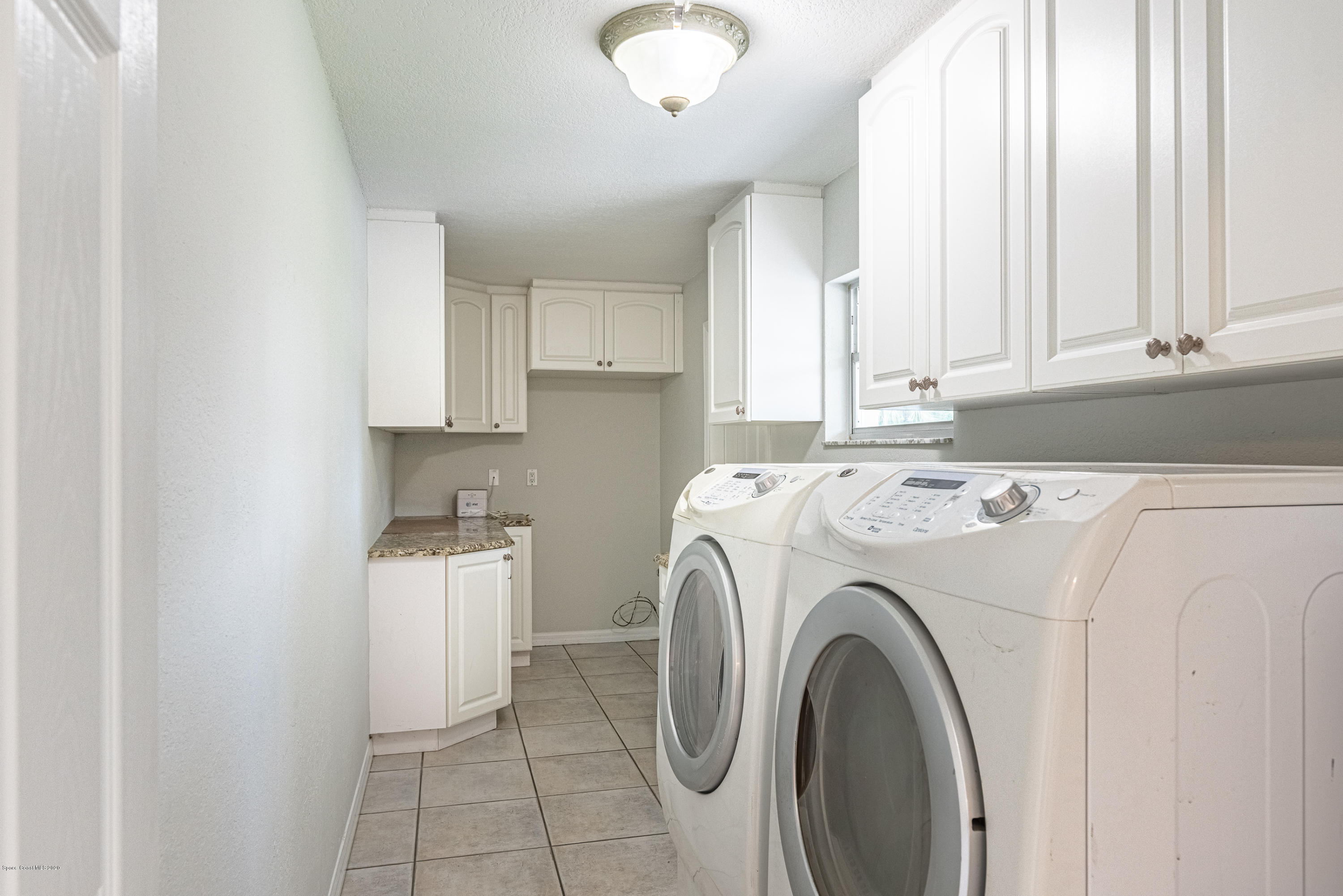 4300 Pinewood Road Melbourne, FL 32934 - Photo 48 of 60 a utility room with dryer and washer
