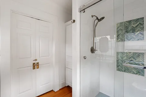 $995,000 | 2910 Houston Avenue, Houston, TX 77009