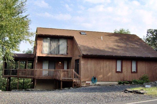742 Hampstead Road Bushkill, PA 18324 - Photo 1 of 14 a view of a house