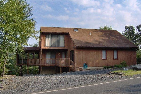 742 Hampstead Road Bushkill, PA 18324 - Photo 2 of 14 a front view of a house with garage