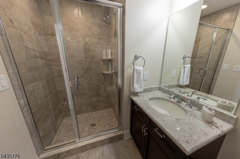 27 Burlington Road Berkeley Heights, NJ 07974 - Photo 25 of 35