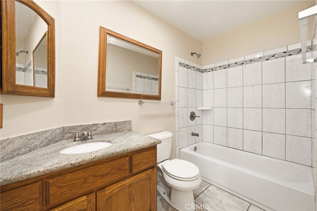 1008 Alpine Court Redlands, CA 92374 - Photo 31 of 66 Up stairs bath