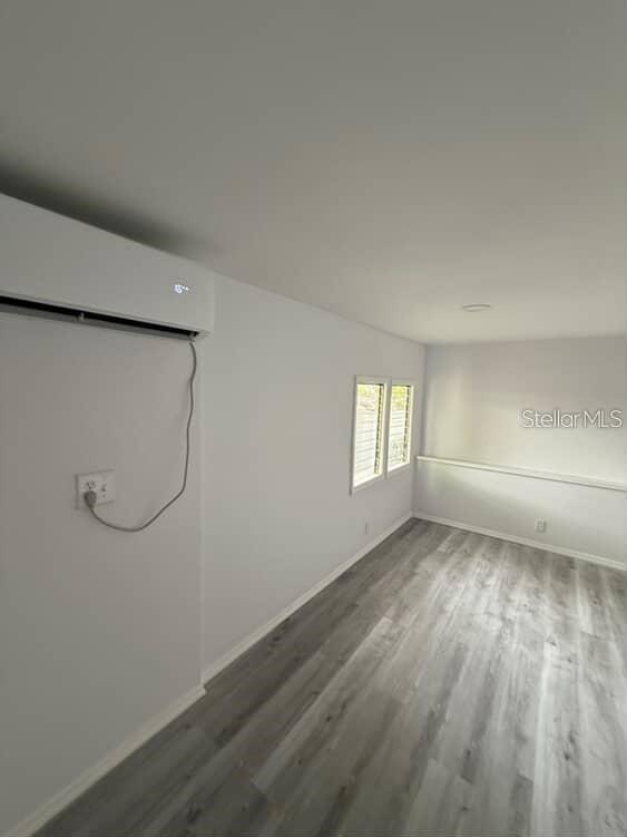 5500 North Rome Avenue, Unit 29 Tampa, FL 33603 - Photo 6 of 10 an empty room with a window