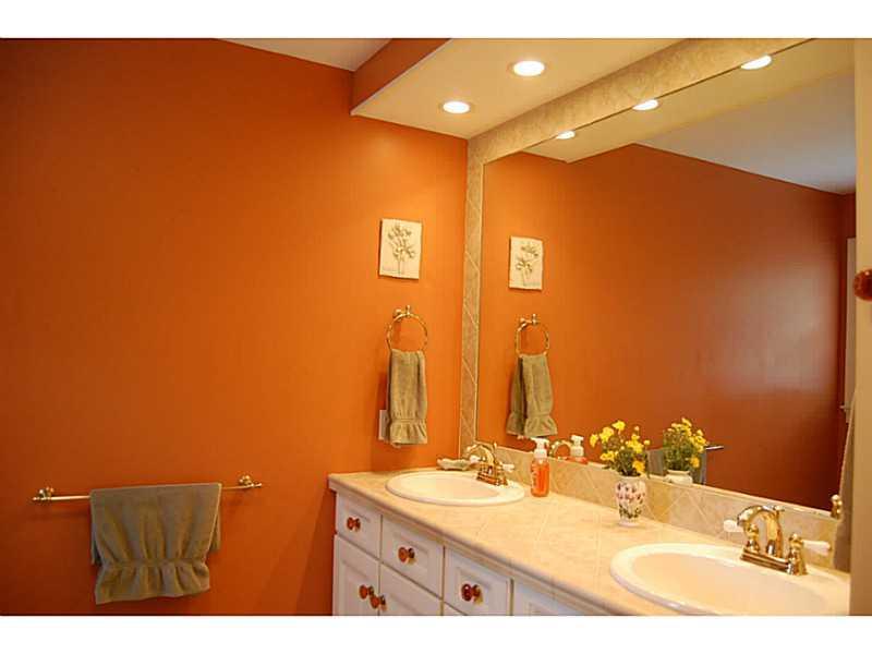 26 Mugwhy, Unit 2 Portland, ME 04103 - Photo 15 of 20 Master Bath/Spa.