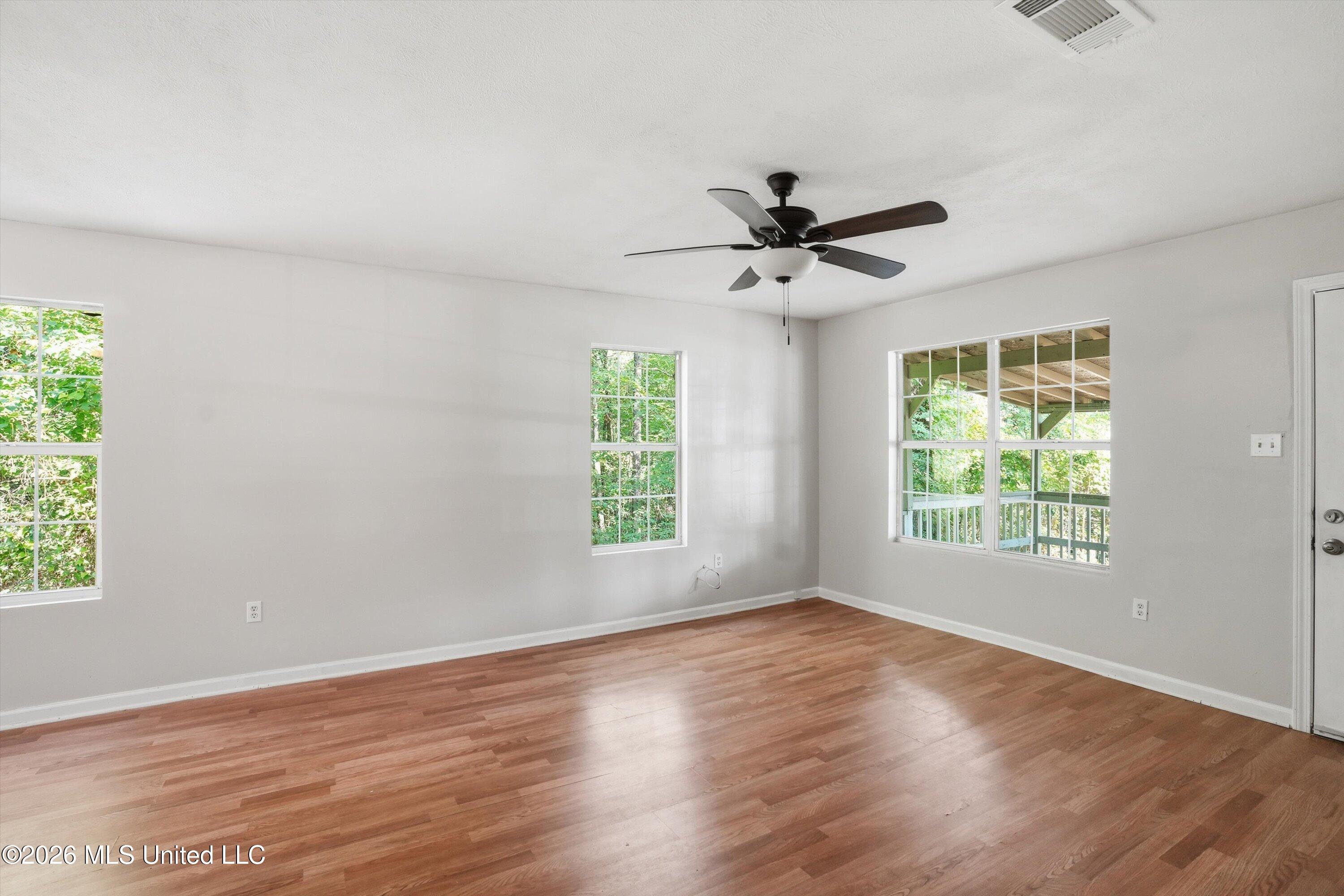 619 West Sunset Drive Brandon, MS 39042 - Photo 7 of 25 06-619_W_Sunset_Dr_008