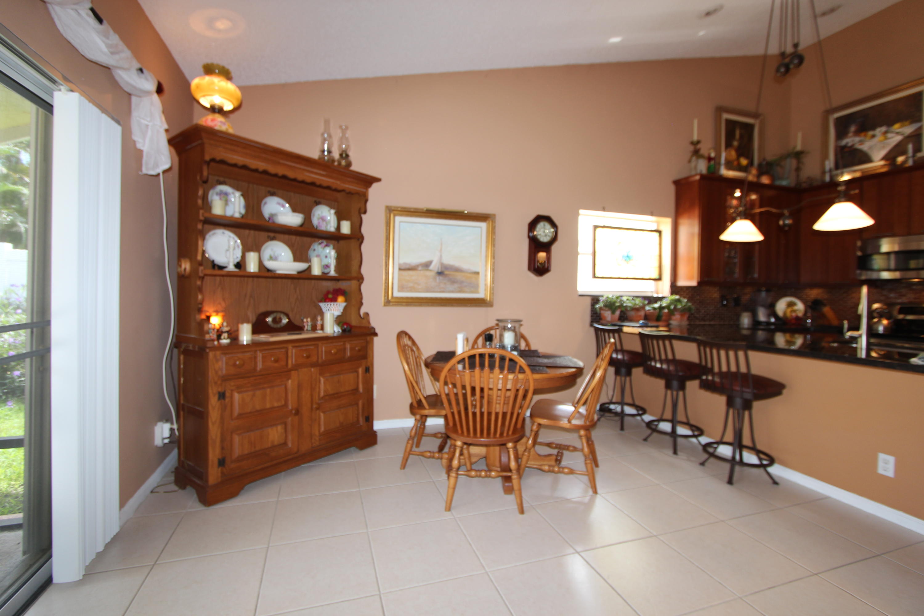 355 Redwood Lane Boca Raton, FL 33487 - Photo 7 of 19 Breakfast Area