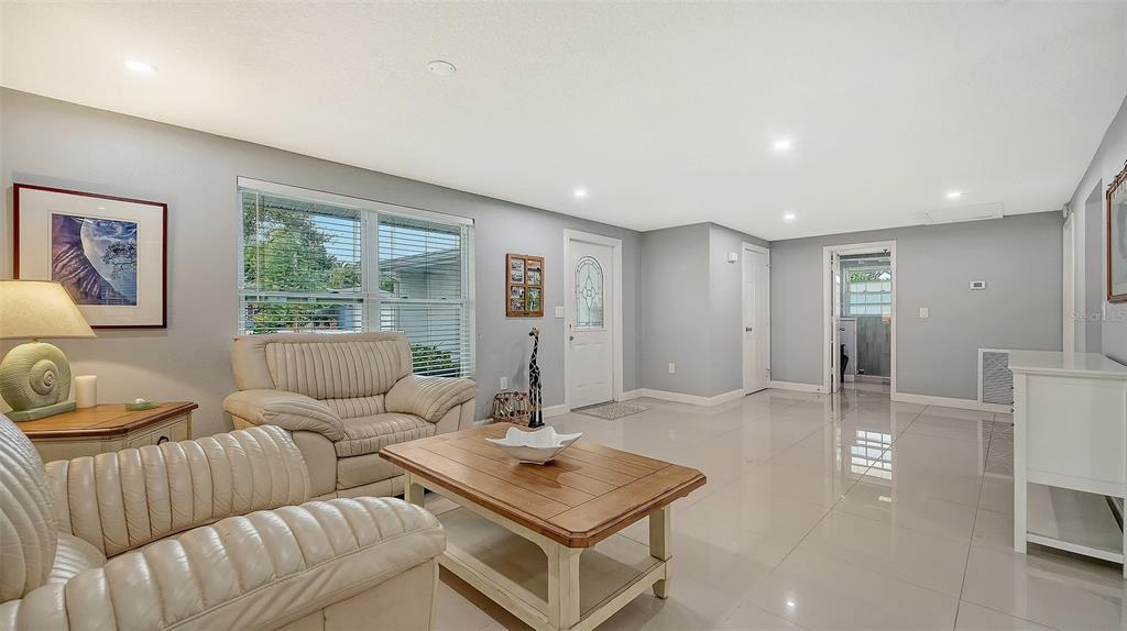 1523 84th Street Northwest Bradenton, FL 34209 - Photo 5 of 48