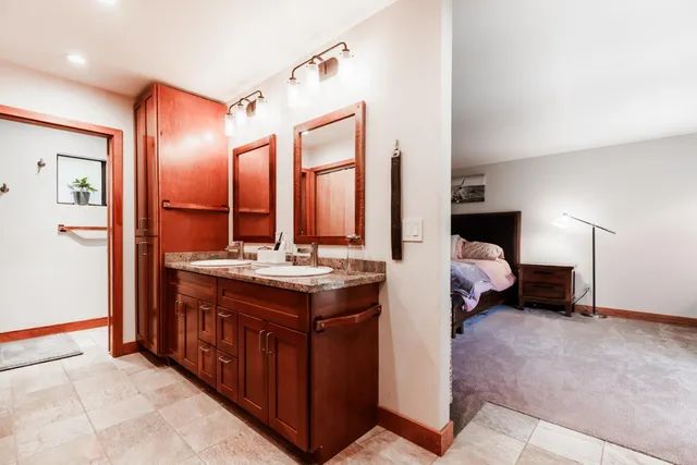 a en suite bathroom with a sink and a mirror