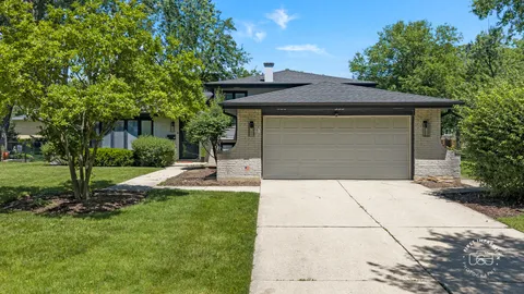 $499,999 | 18-w088 Claremont Drive, Darien, IL 60561