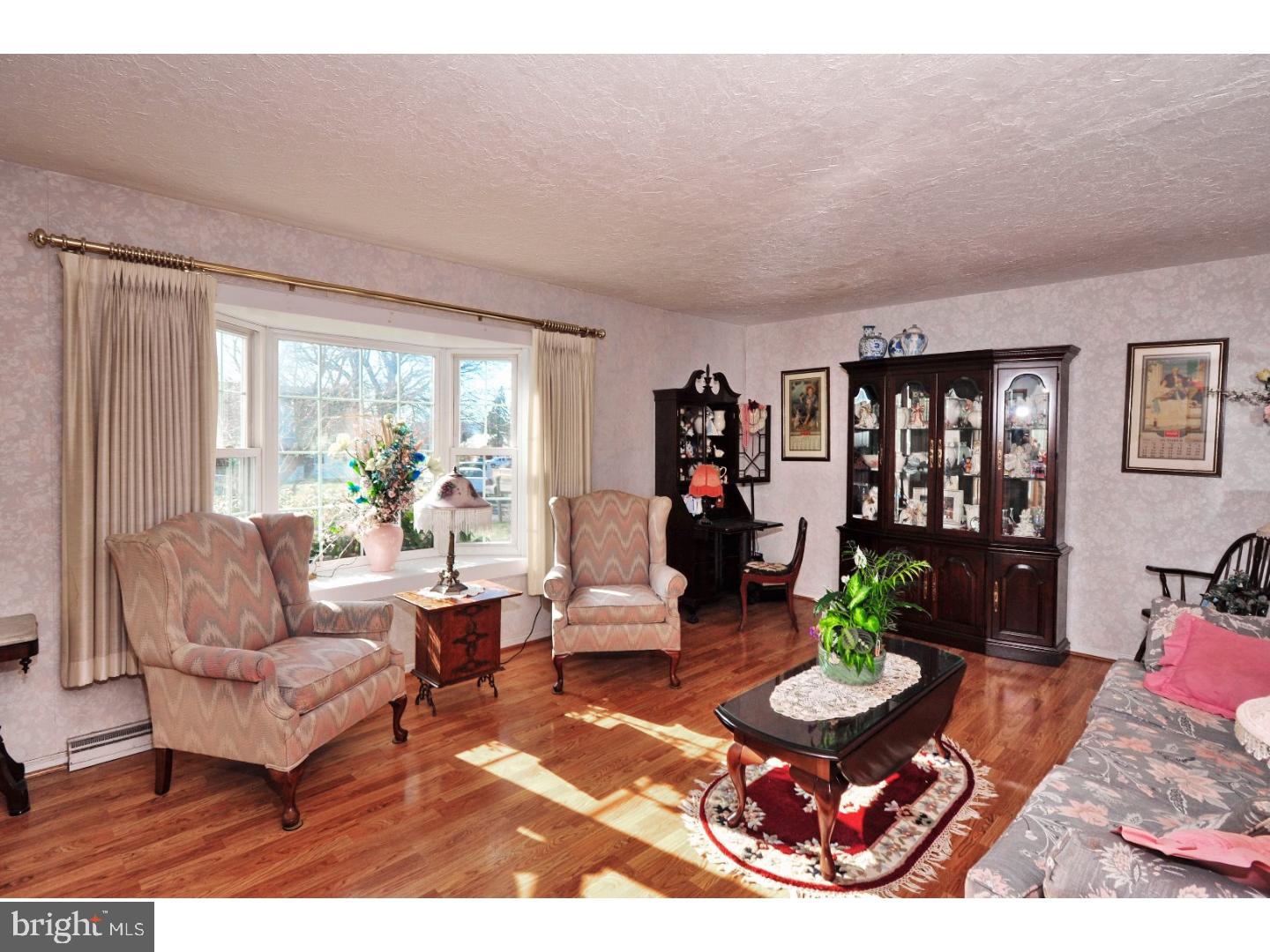 24 Curtis Road Kutztown, PA 19530 - Photo 3 of 22 Living Room