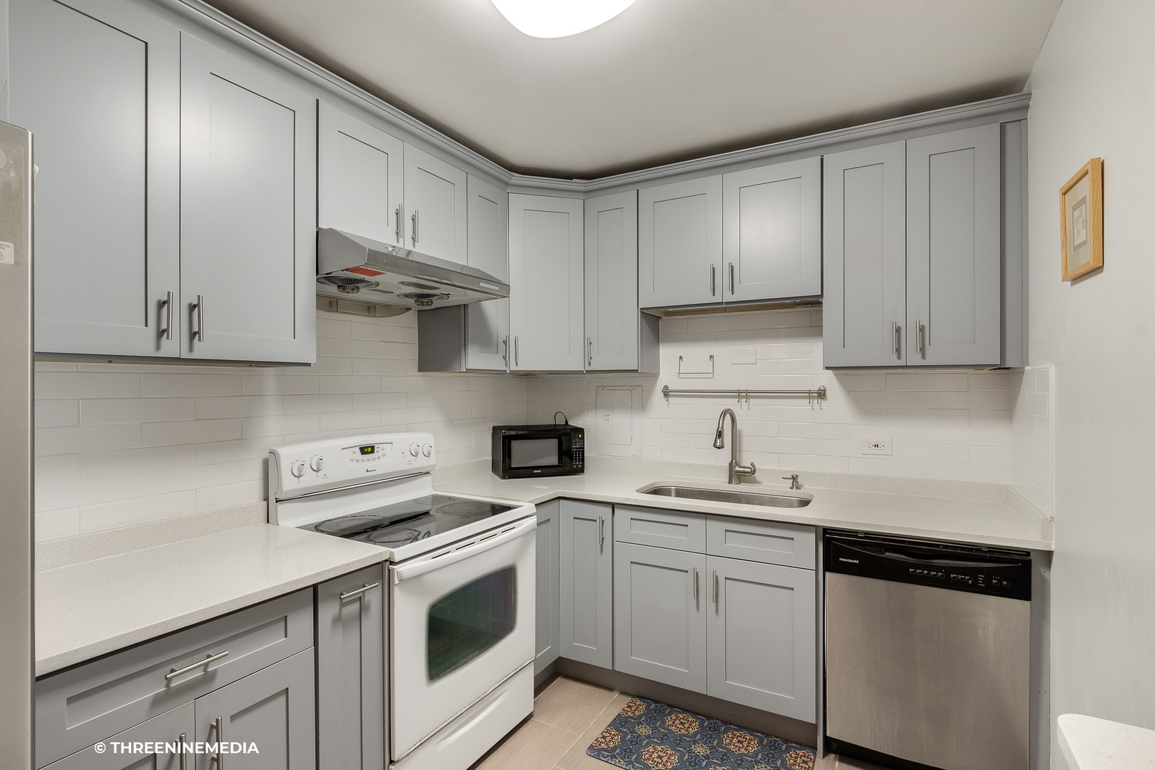 835 Ridge Avenue, Unit 402 Evanston, IL 60202 - Photo 3 of 14 Gallery Image 3