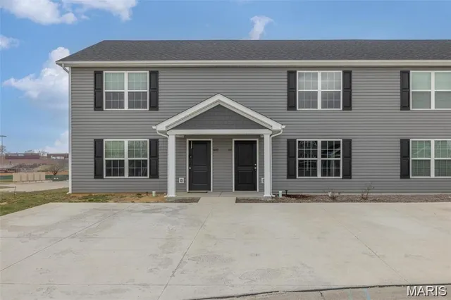 $195,000 | 811 Navajo Trail, Warrenton, MO 63383