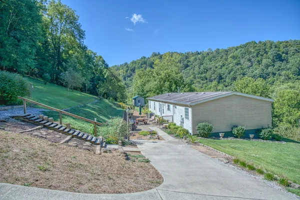 $340,000 | 258 Knob Creek Road, Celina, TN 38551