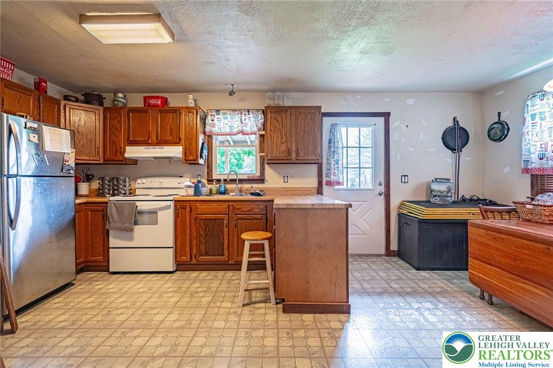 2015 Leithsville Road Hellertown, PA 18055 - Photo 10 of 41