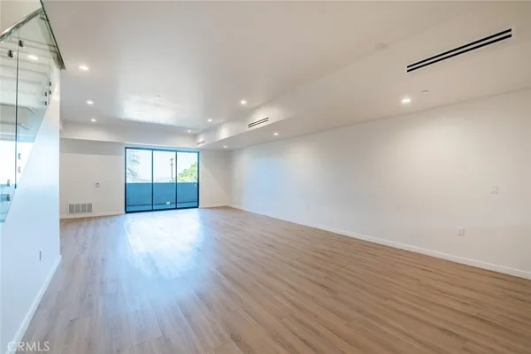 $4,800 | 7341 Valmont Street, Unit 102, Tujunga, CA 91042