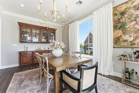 $865,000 | 5847 Lakeview Lane, Lake Charles, LA 70605