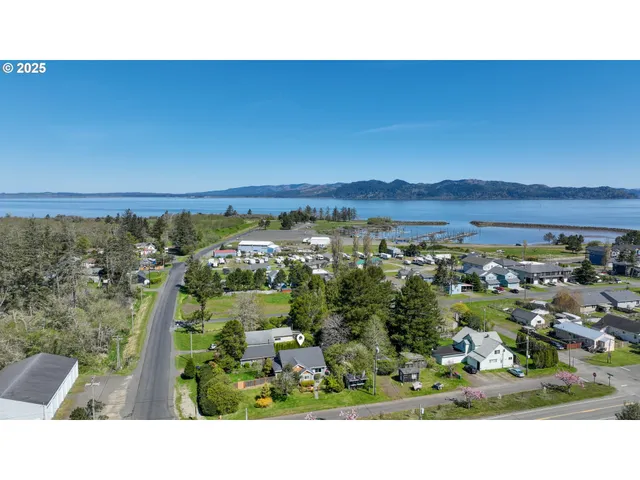 a black and white photo of a city