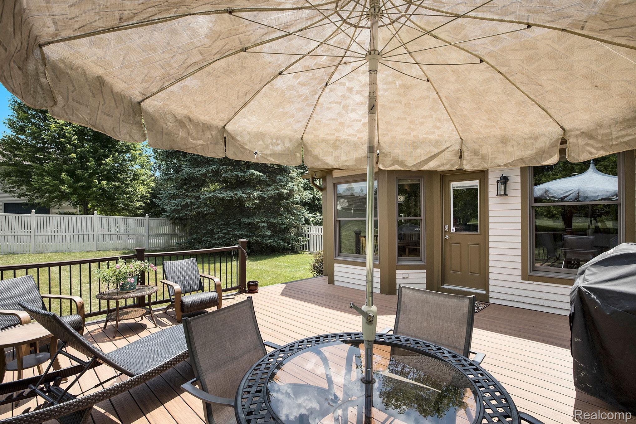 699 East Davis Road Howell, MI 48843 - Photo 29 of 42 Deck