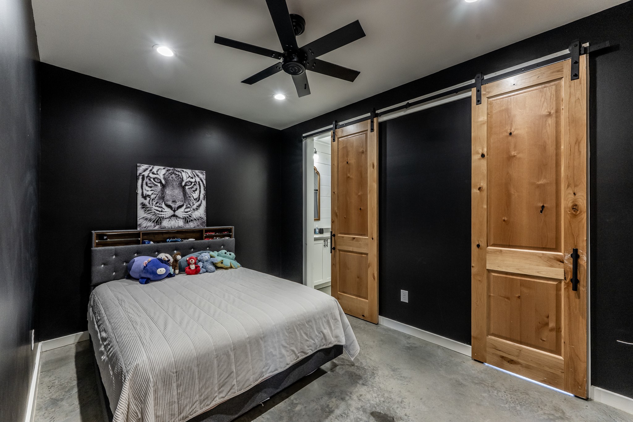 150 Bullyvard Livingston, TX 77351 - Photo 28 of 40 a bedroom with a bed and a view of bathroom