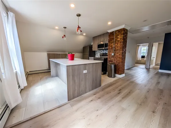 $1,700 | 144 Oxford Street, Unit 2, Providence, RI 02905