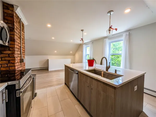 $1,700 | 144 Oxford Street, Unit 2, Providence, RI 02905