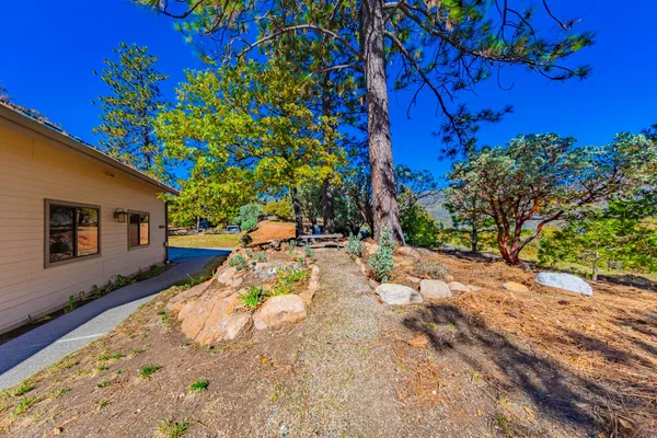$527,500 | 33177 Cascadel Heights Drive, North Fork, CA 93643