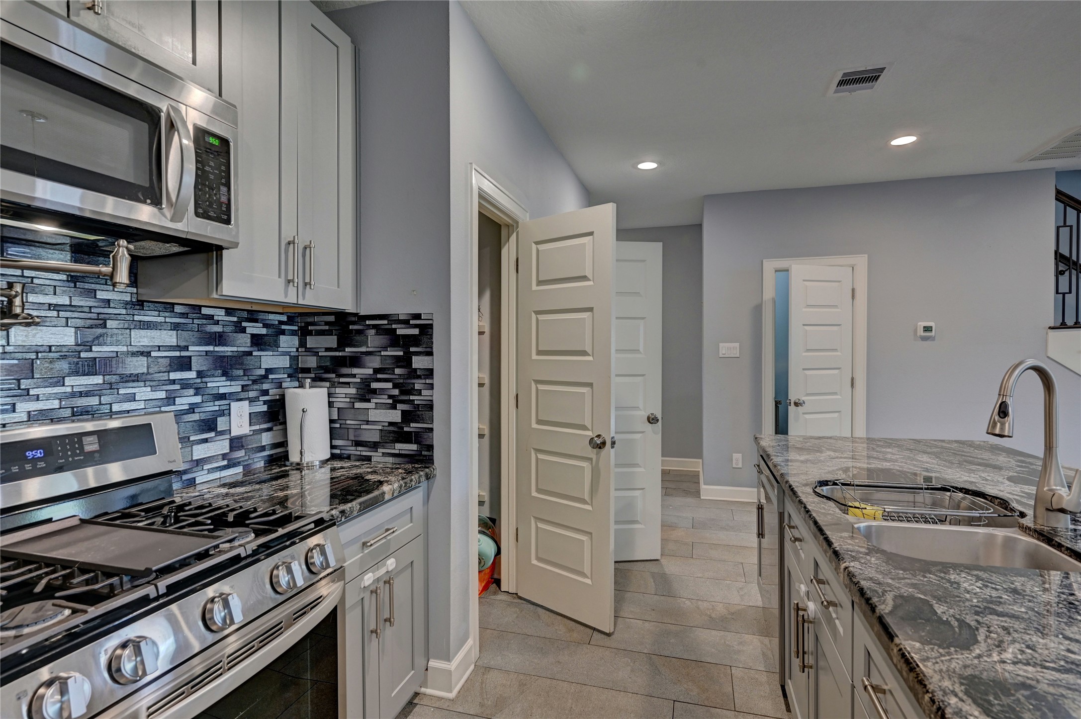 8419 Observatory Street Houston, TX 77088 - Photo 12 of 47
