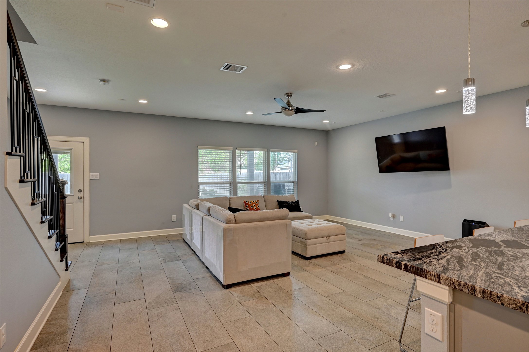 8419 Observatory Street Houston, TX 77088 - Photo 6 of 47 Large Living Room