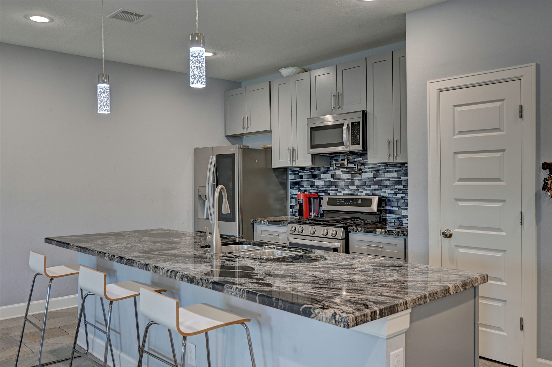 8419 Observatory Street Houston, TX 77088 - Photo 8 of 47