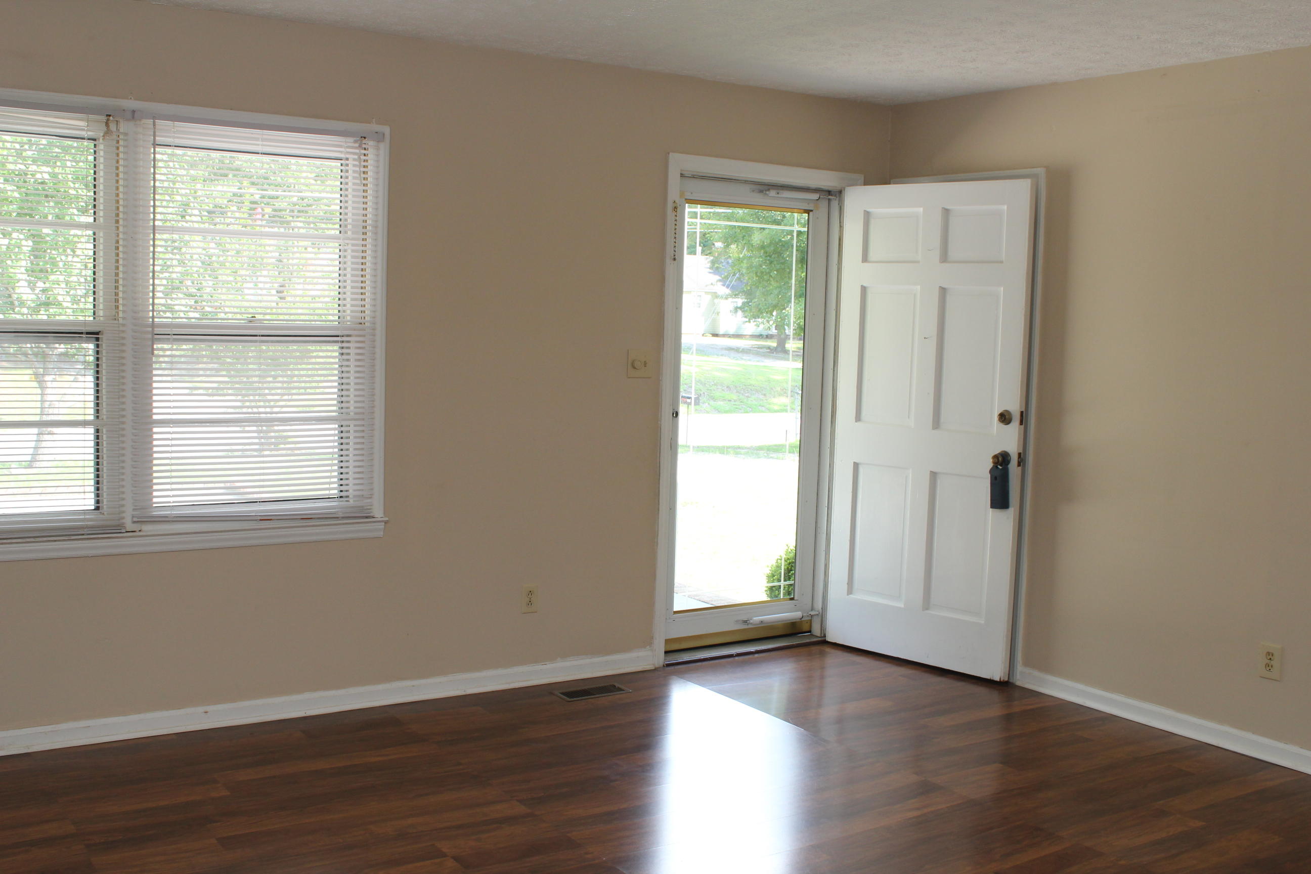 1003 Richmond Road Rockingham, NC 28379 - Photo 4 of 12 Living Room
